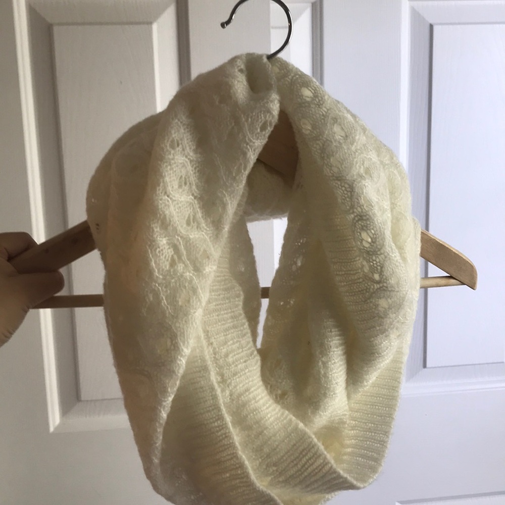 H&M Off-White Knit Infinity Scarf